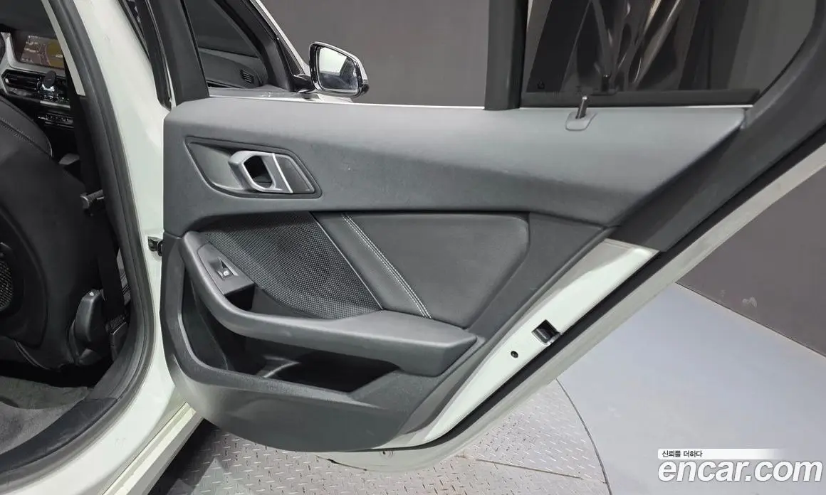 BMW 1 серия 2021 2.0 автомат (гидро), фото 14