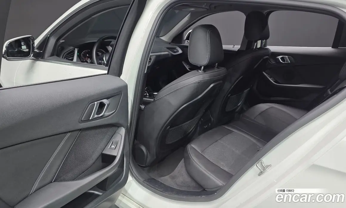 BMW 1 серия 2021 2.0 автомат (гидро), фото 17