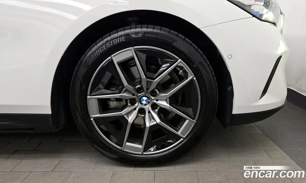 BMW 5 серия 2024 2.0 автомат (гидро), фото 7