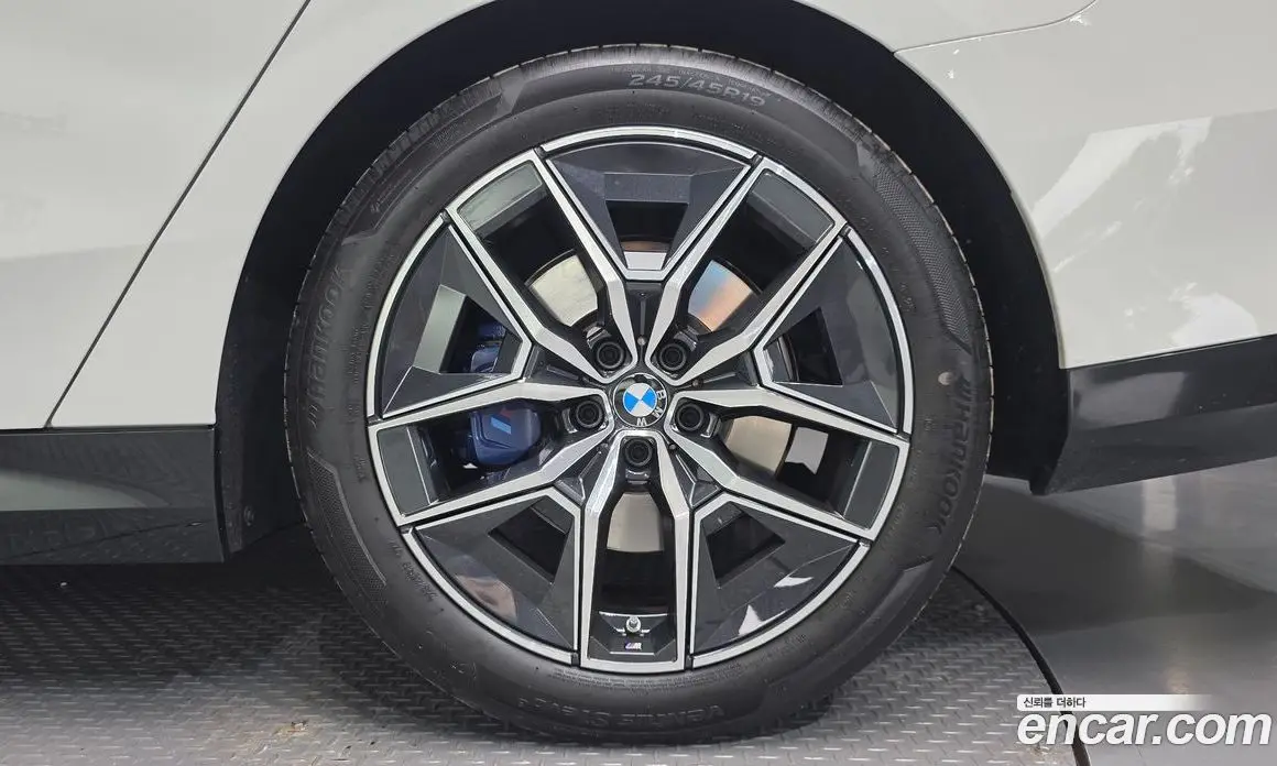 BMW 5 серия 2025 2.0 автомат (гидро), фото 7