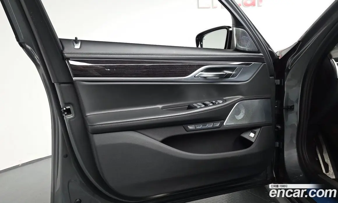 BMW 7 серия 2017 6.6 автомат (гидро), фото 13 BMW 7 серия 2017 6.6 автомат (гидро), фото 13