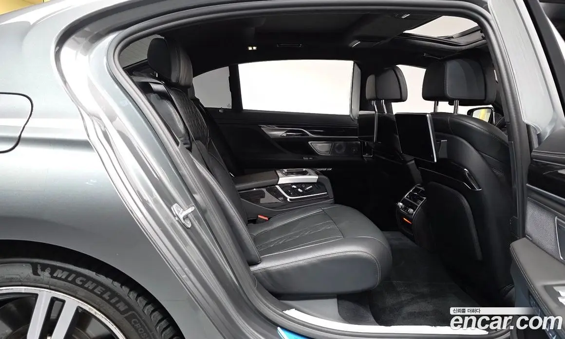 BMW 7 серия 2017 6.6 автомат (гидро), фото 16 BMW 7 серия 2017 6.6 автомат (гидро), фото 16