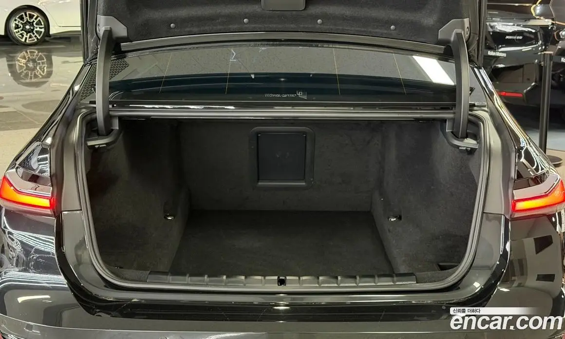 BMW 7 серия 2024 3.0 автомат (гидро), фото 11
