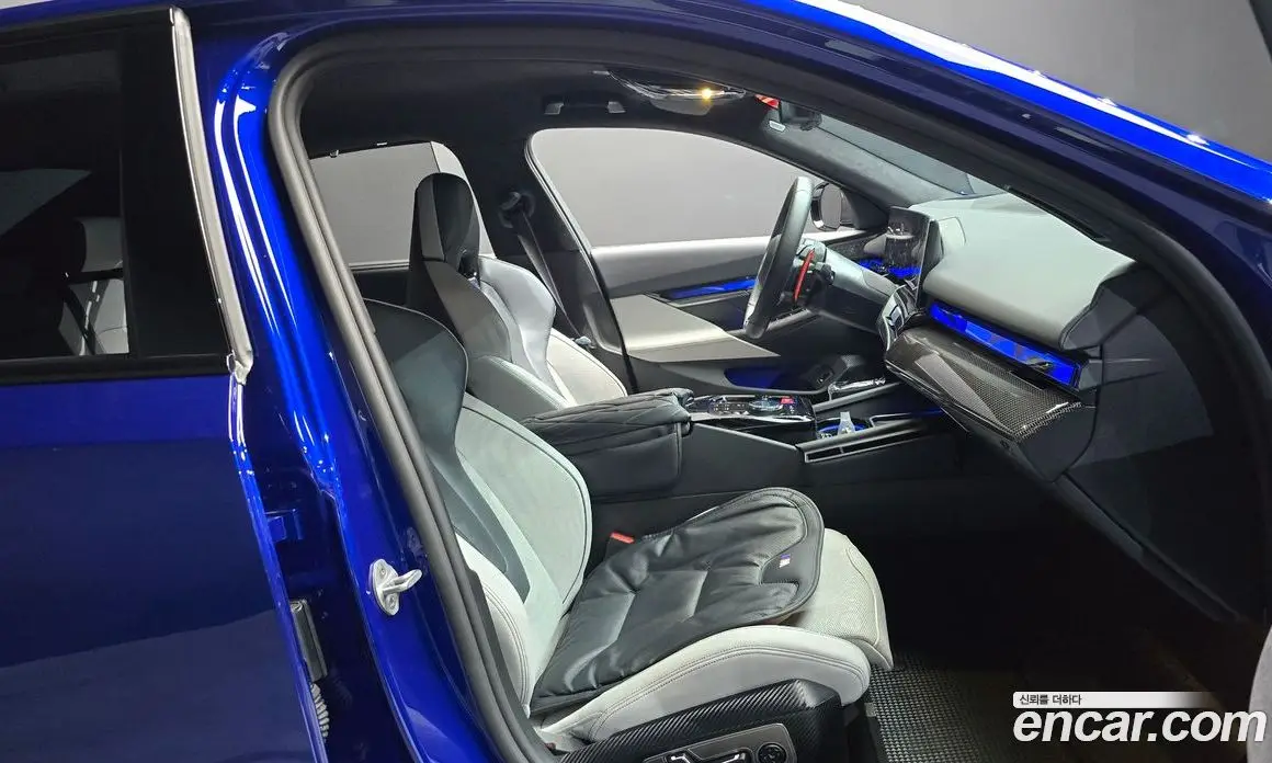 BMW M5 2025 4.4 автомат (гидро), фото 16