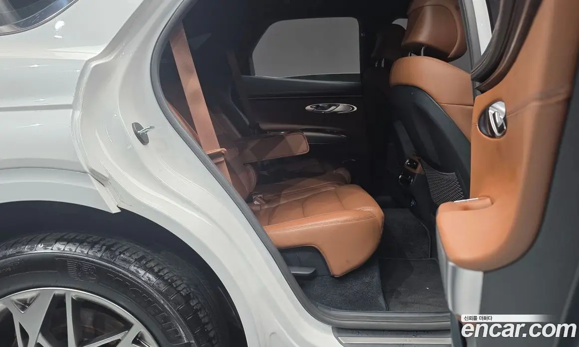 Genesis GV70 2023 2.5 автомат (гидро), фото 17 Genesis GV70 2023 2.5 автомат (гидро), фото 17