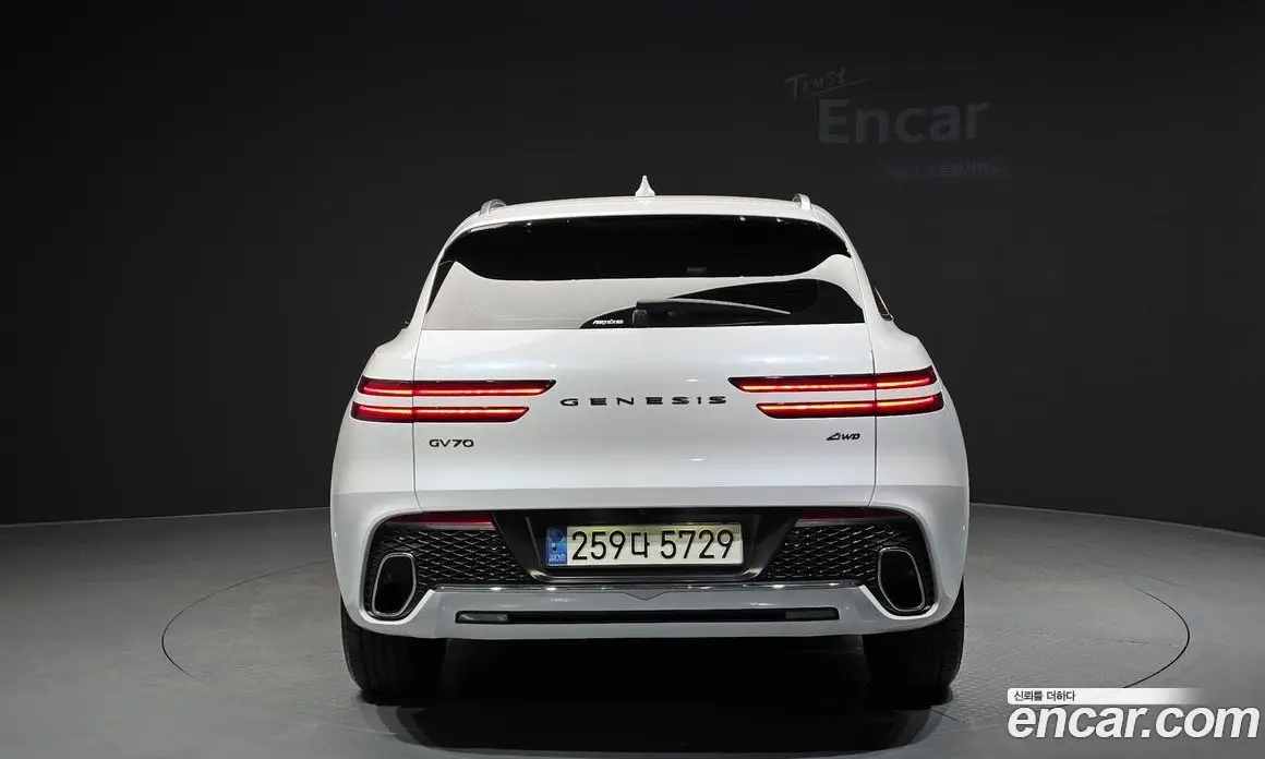 Genesis GV70 2023 2.5 автомат (гидро), фото 4 Genesis GV70 2023 2.5 автомат (гидро), фото 4