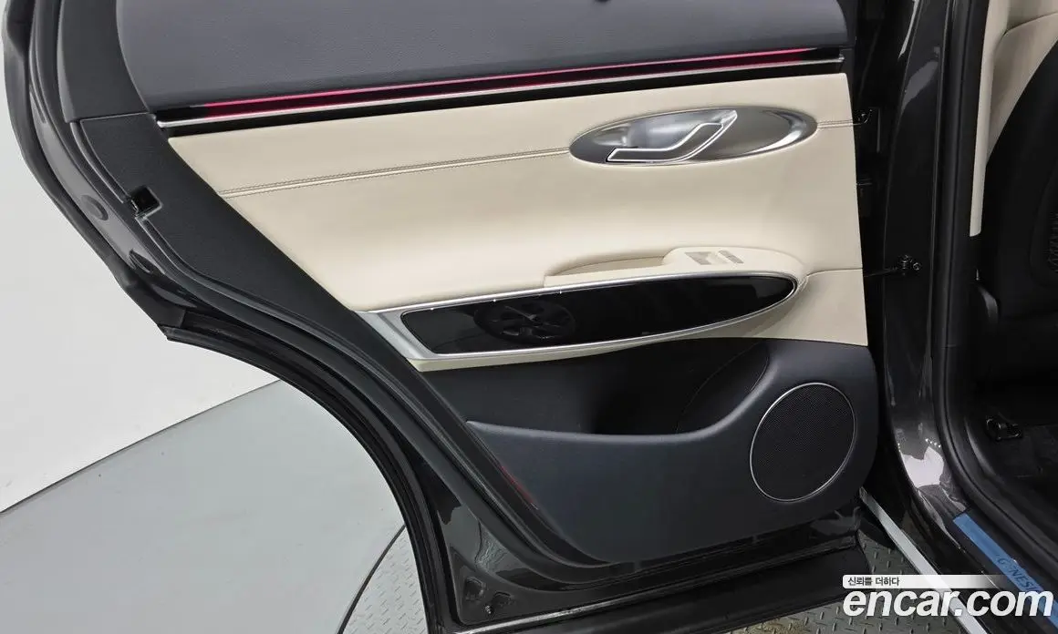 Genesis GV70 2025 2.5 автомат (гидро), фото 15