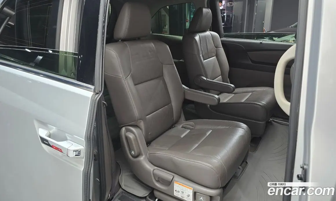 Honda Odyssey 2013 3.5 автомат (гидро), фото 12 Honda Odyssey 2013 3.5 автомат (гидро), фото 12