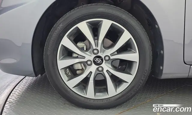 Hyundai Accent 2015 1.4 автомат (гидро), миниатюра 5 Hyundai Accent 2015 1.4 автомат (гидро), миниатюра 5