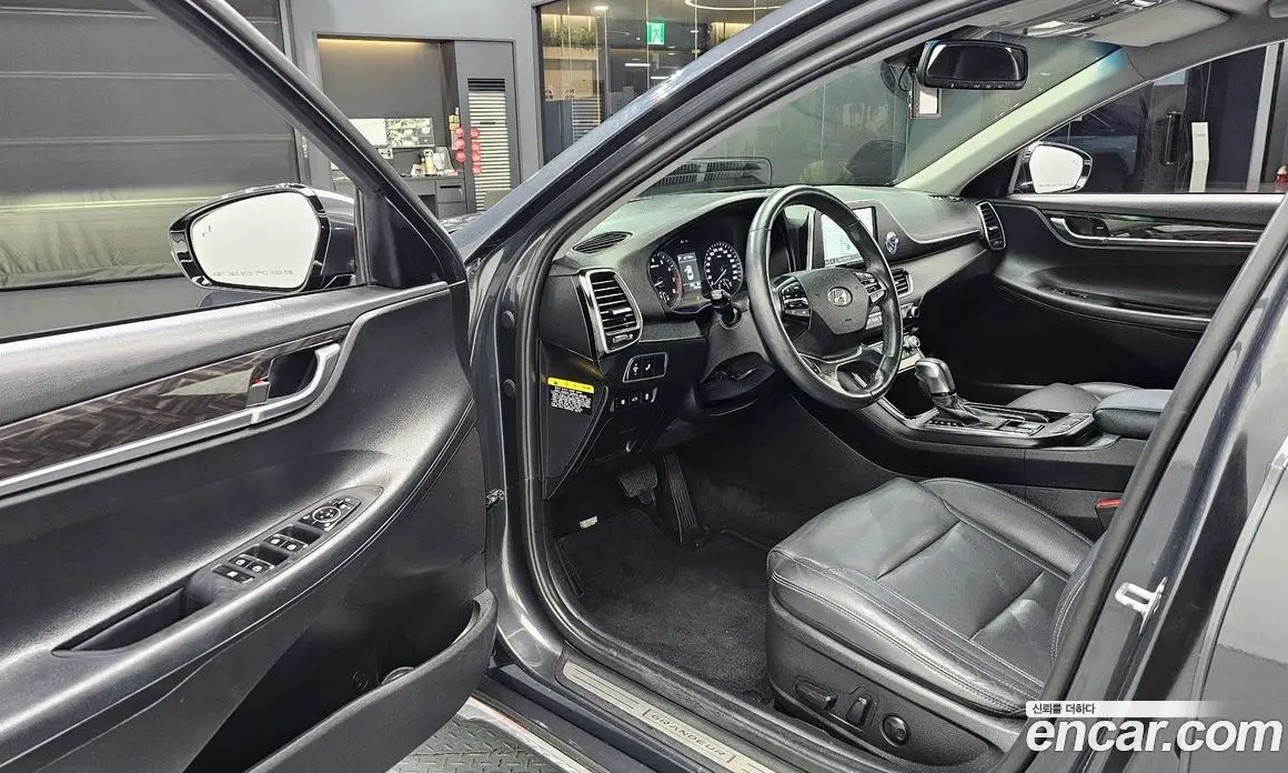 Hyundai Grandeur 2018 2.4 автомат (гидро), фото 13