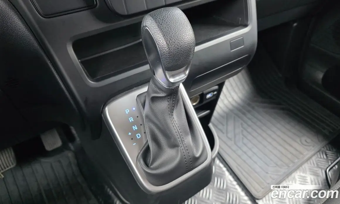 Hyundai Staria 2022 2.2 автомат (гидро), фото 11