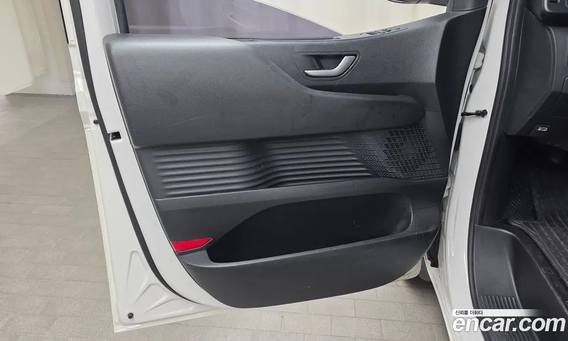 Hyundai Staria 2022 2.2 автомат (гидро), фото 13