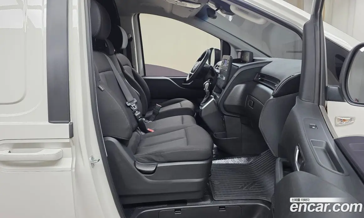 Hyundai Staria 2022 2.2 автомат (гидро), фото 15
