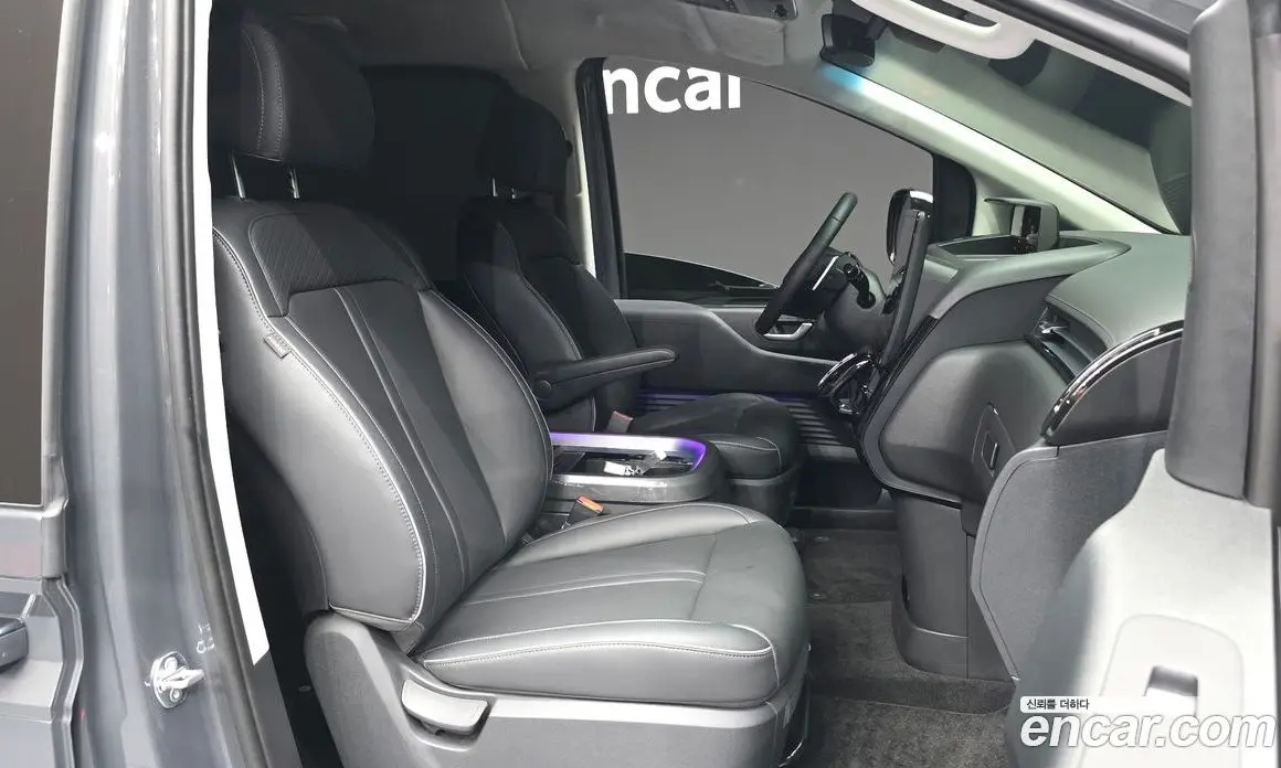 Hyundai Staria 2025 2.2 автомат (гидро), фото 17