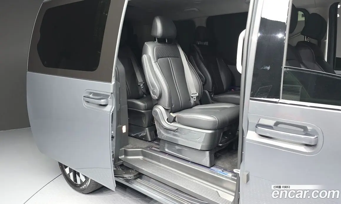 Hyundai Staria 2025 2.2 автомат (гидро), фото 18