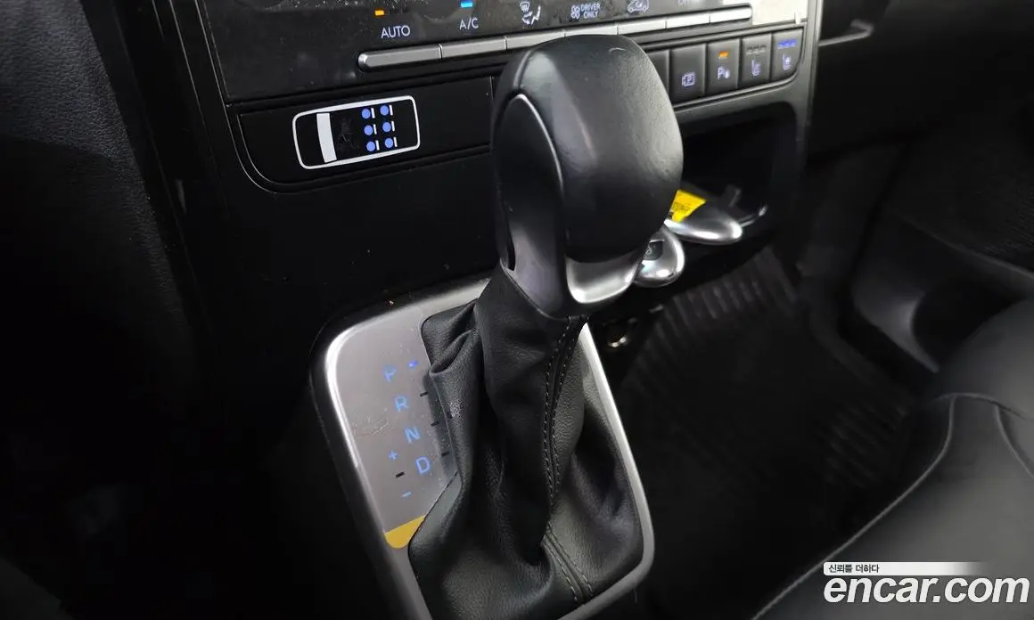 Hyundai Staria 2026 1.6 автомат (гидро), фото 12