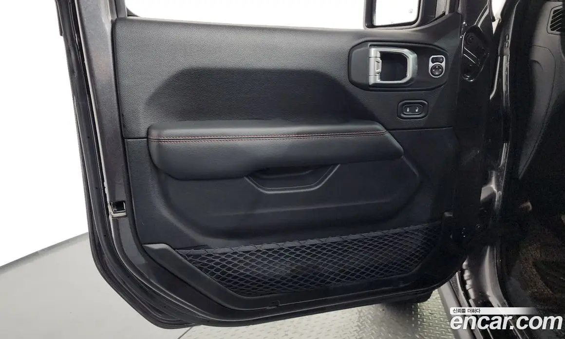 Jeep Wrangler 2020 2.0 автомат (гидро), фото 15 Jeep Wrangler 2020 2.0 автомат (гидро), фото 15