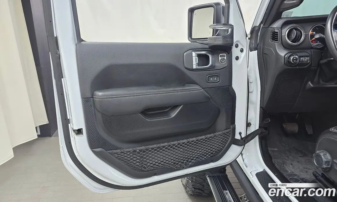 Jeep Wrangler 2021 2.0 автомат (гидро), фото 14 Jeep Wrangler 2021 2.0 автомат (гидро), фото 14