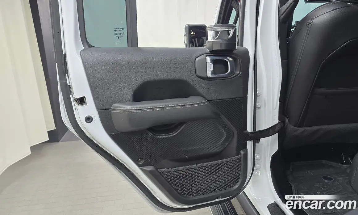 Jeep Wrangler 2021 2.0 автомат (гидро), фото 15 Jeep Wrangler 2021 2.0 автомат (гидро), фото 15