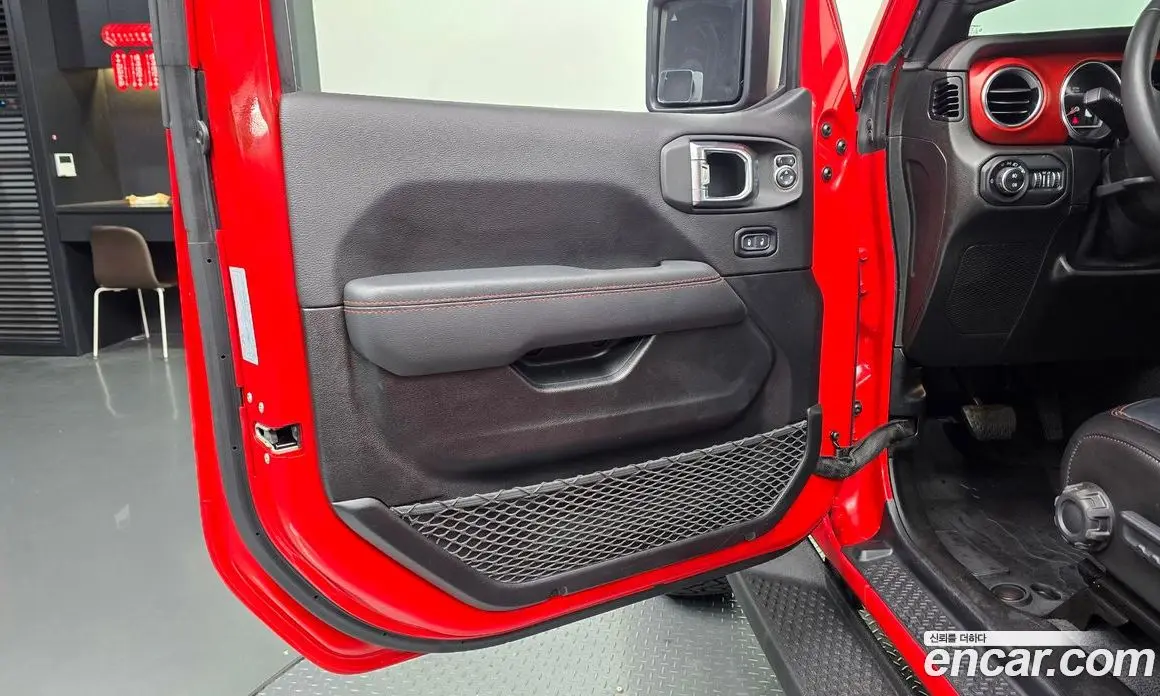 Jeep Wrangler 2021 2.0 автомат (гидро), фото 14 Jeep Wrangler 2021 2.0 автомат (гидро), фото 14