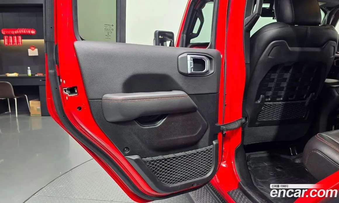Jeep Wrangler 2021 2.0 автомат (гидро), фото 15 Jeep Wrangler 2021 2.0 автомат (гидро), фото 15