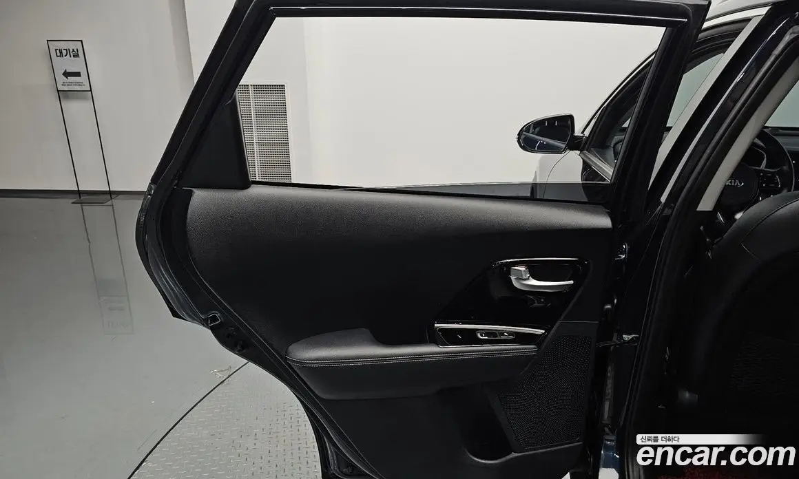 Kia Niro 2020 1.6 автомат (гидро), фото 15