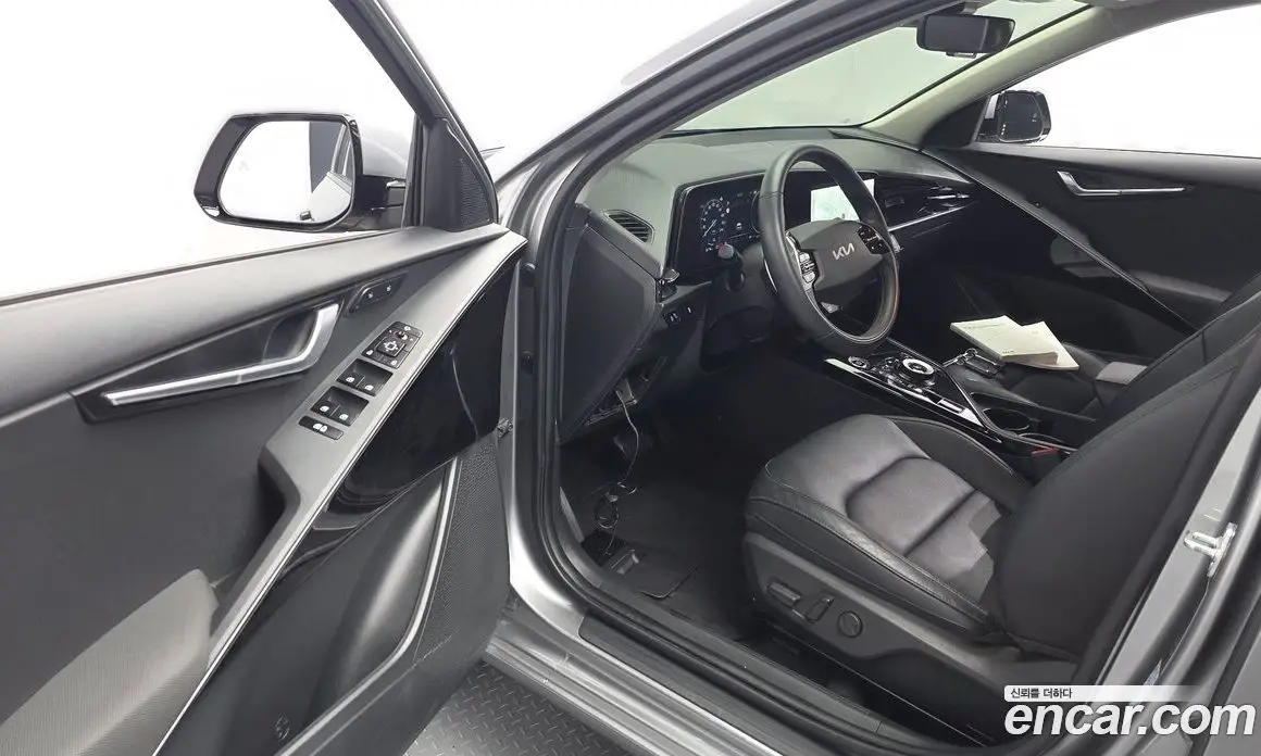 Kia Niro 2023 0.2 автомат (гидро), фото 13