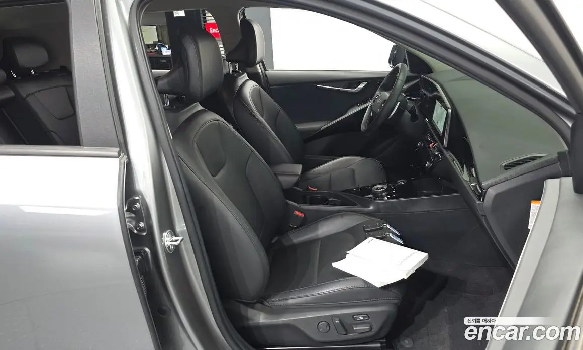 Kia Niro 2023 0.2 автомат (гидро), фото 16