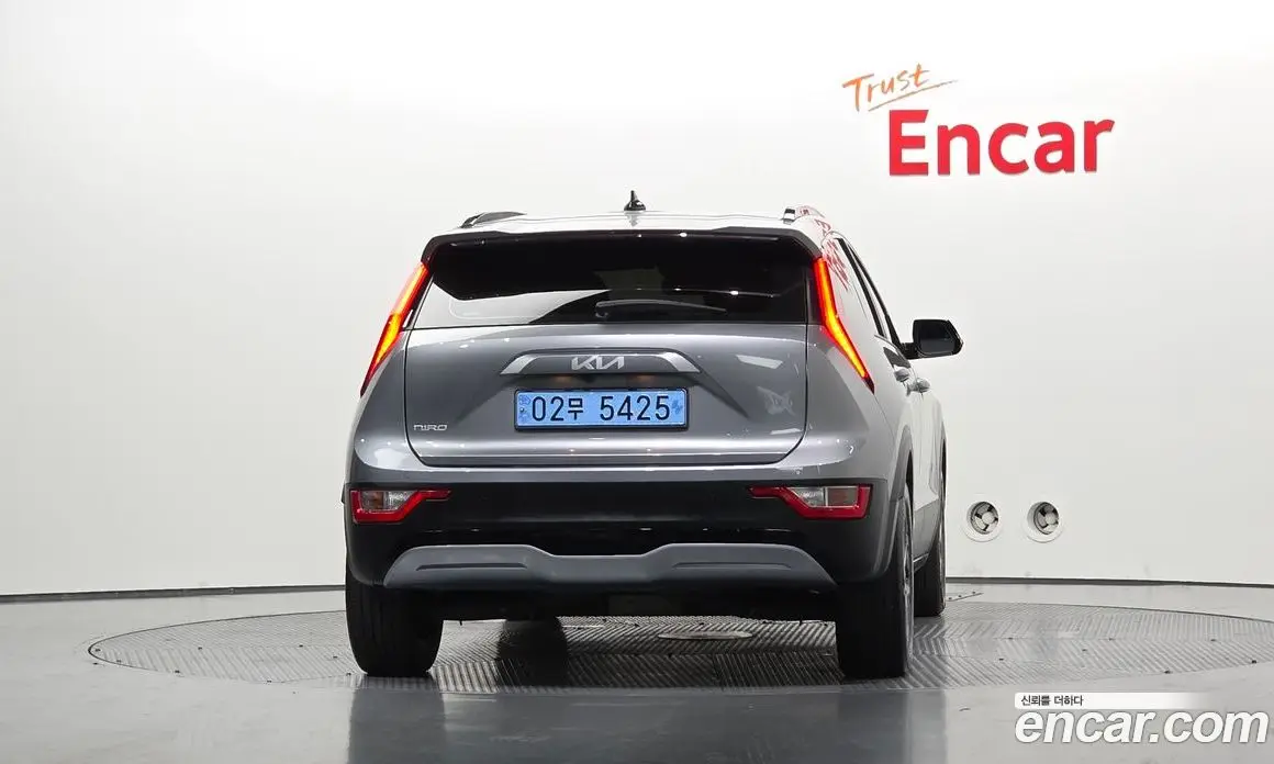 Kia Niro 2023 0.2 автомат (гидро), фото 4