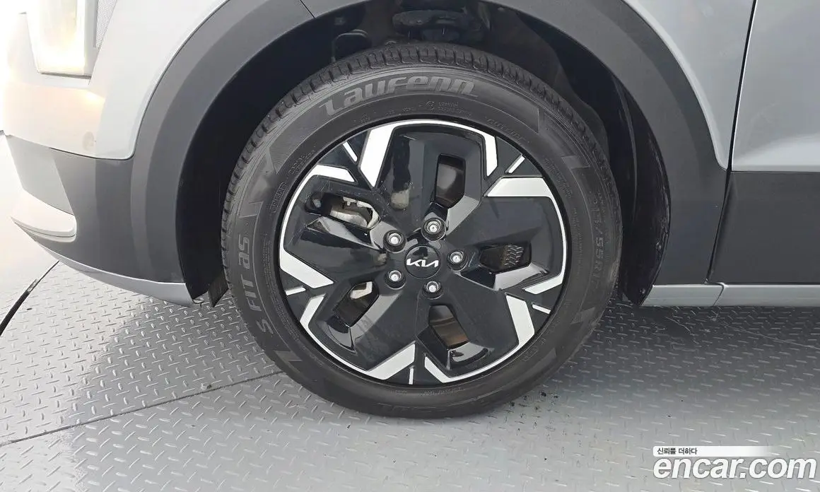 Kia Niro 2023 0.2 автомат (гидро), фото 5