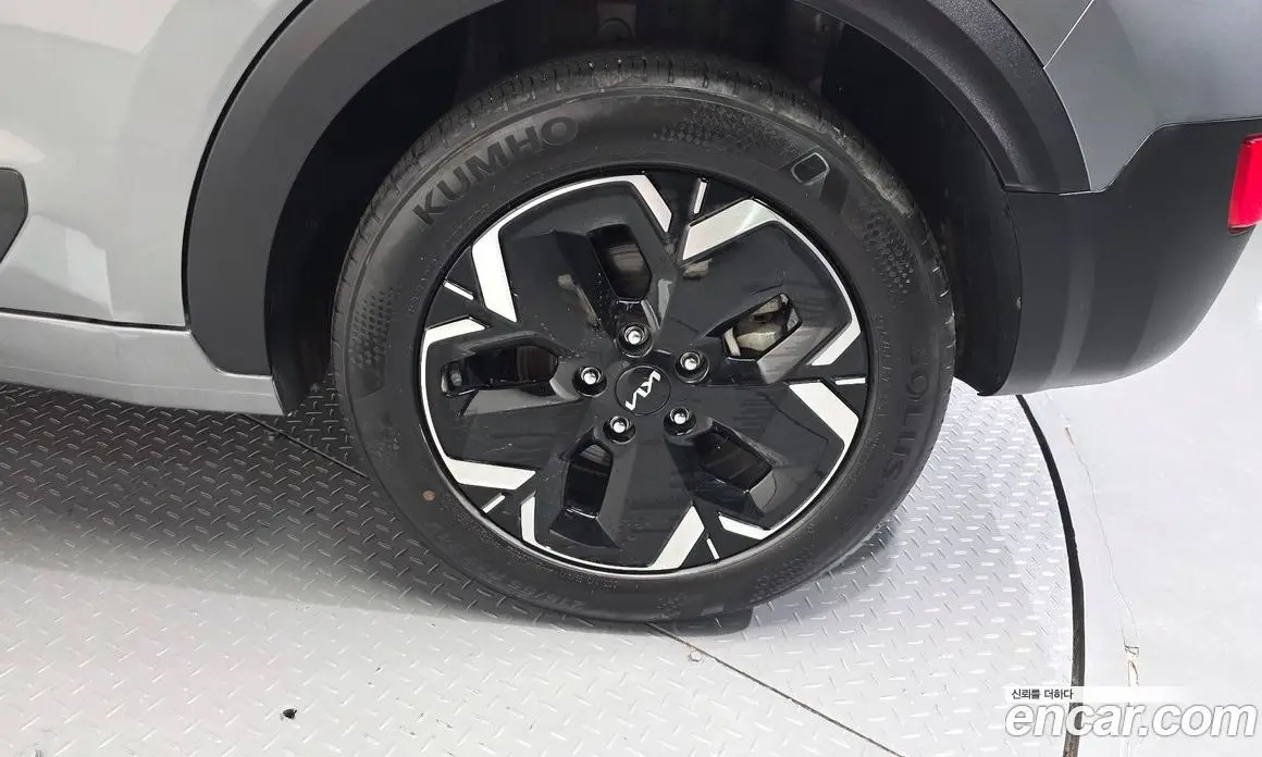 Kia Niro 2023 0.2 автомат (гидро), фото 7