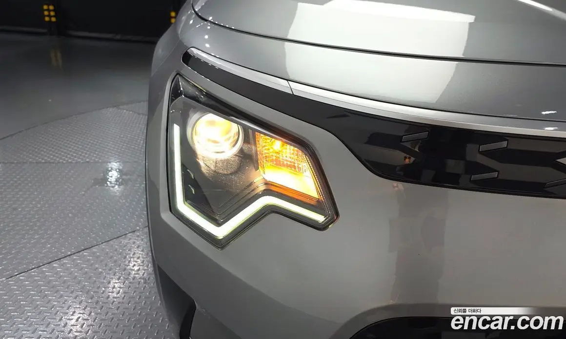 Kia Niro 2023 0.2 автомат (гидро), фото 8