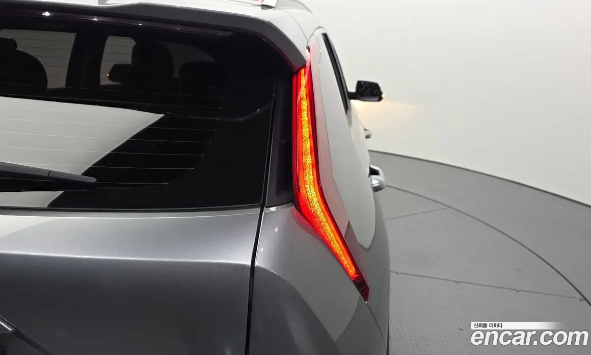 Kia Niro 2023 0.2 автомат (гидро), фото 9