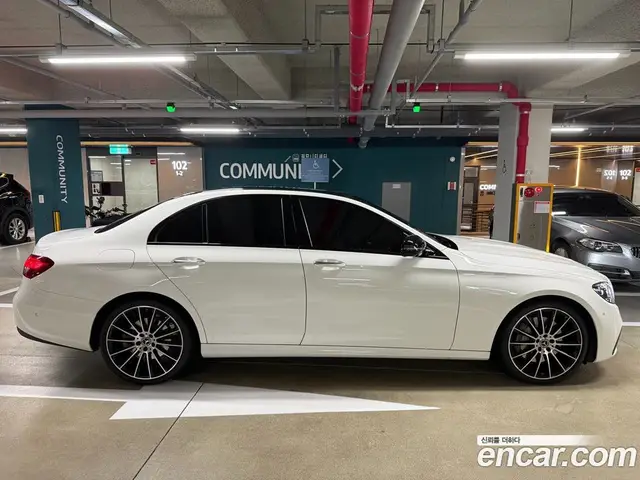 Mercedes-Benz E-Class 2023 2.0 автомат (гидро), миниатюра 2