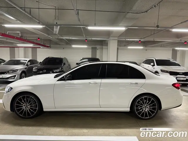 Mercedes-Benz E-Class 2023 2.0 автомат (гидро), миниатюра 4