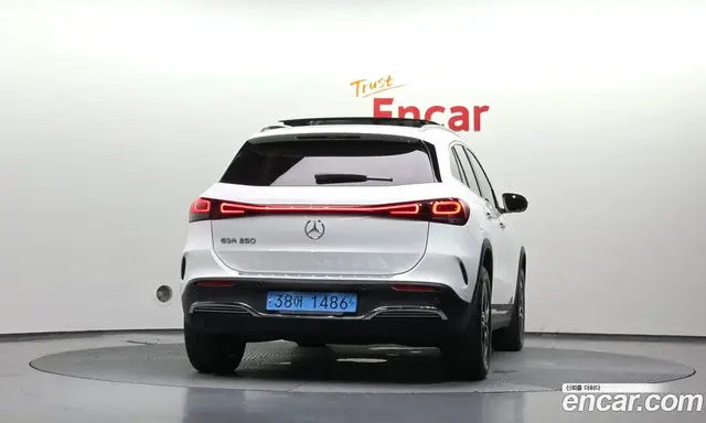 Mercedes-Benz EQA 2023 0.2 автомат (гидро), миниатюра 4