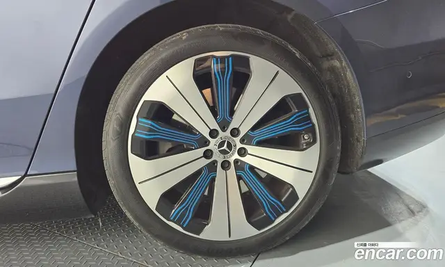 Mercedes-Benz EQS 2022 0.3 автомат (гидро), миниатюра 6