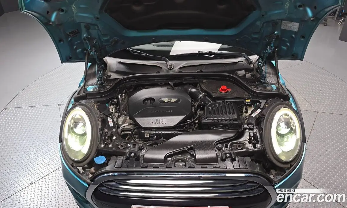 Mini Cooper Convertible 2016 1.5 автомат (гидро), фото 6 Mini Cooper Convertible 2016 1.5 автомат (гидро), фото 6