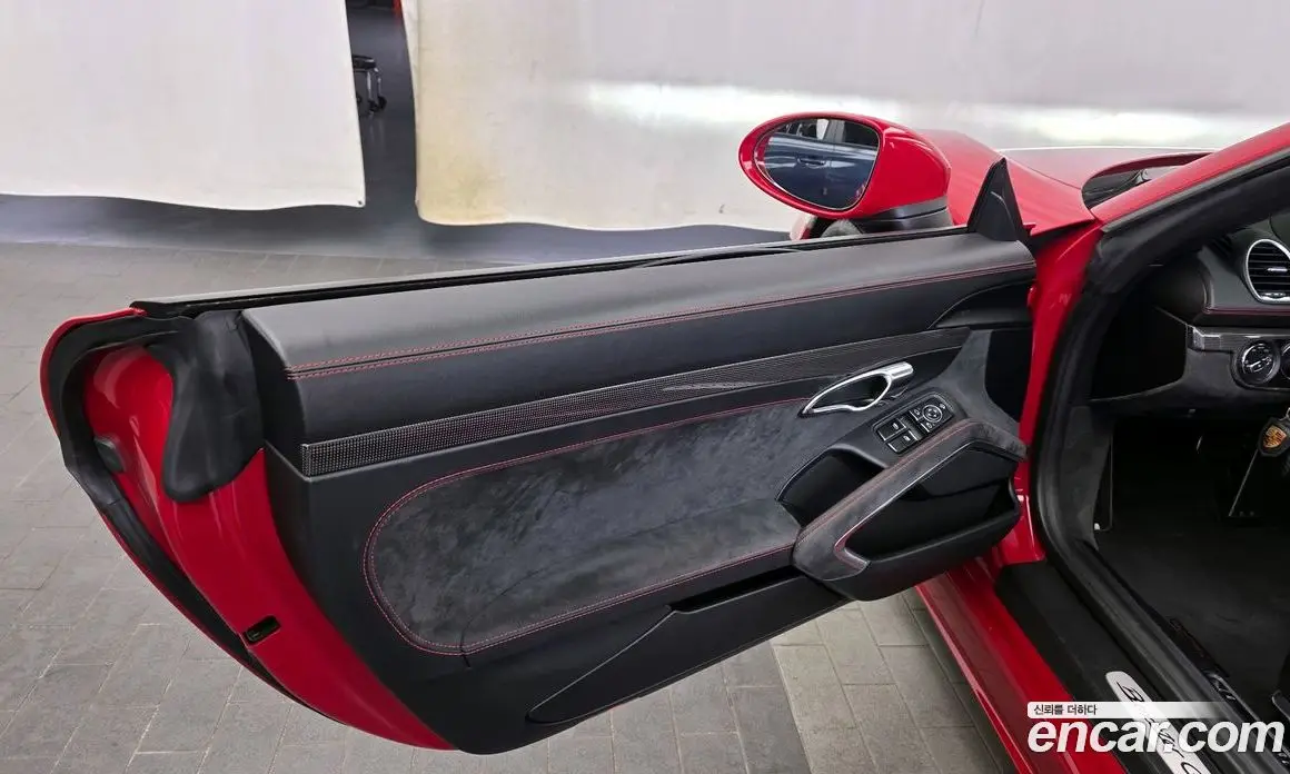 Porsche 718 2018 2.5 автомат (гидро), фото 14 Porsche 718 2018 2.5 автомат (гидро), фото 14