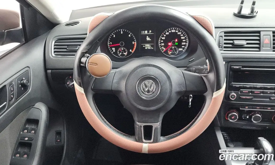 Volkswagen Jetta 2012 1.6 автомат (гидро), фото 12 Volkswagen Jetta 2012 1.6 автомат (гидро), фото 12