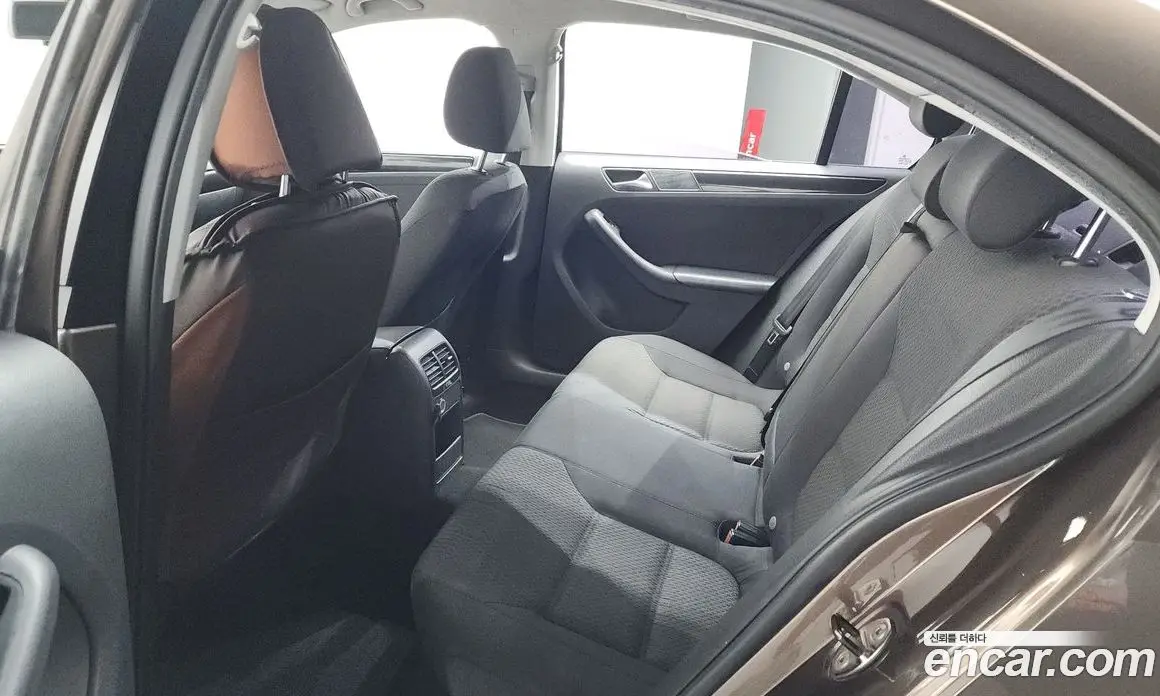 Volkswagen Jetta 2012 1.6 автомат (гидро), фото 15 Volkswagen Jetta 2012 1.6 автомат (гидро), фото 15