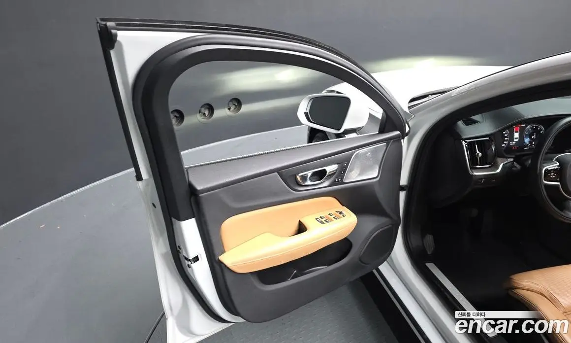 Volvo S60 2020 2.0 автомат (гидро), фото 14 Volvo S60 2020 2.0 автомат (гидро), фото 14