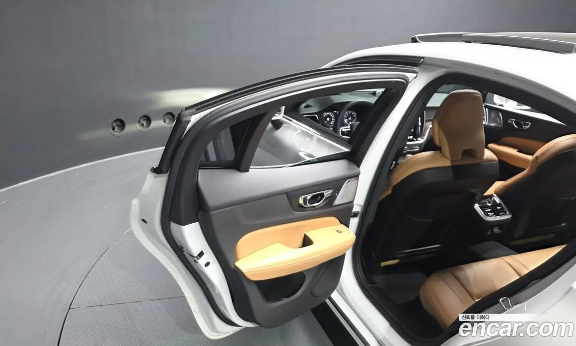 Volvo S60 2020 2.0 автомат (гидро), фото 15 Volvo S60 2020 2.0 автомат (гидро), фото 15