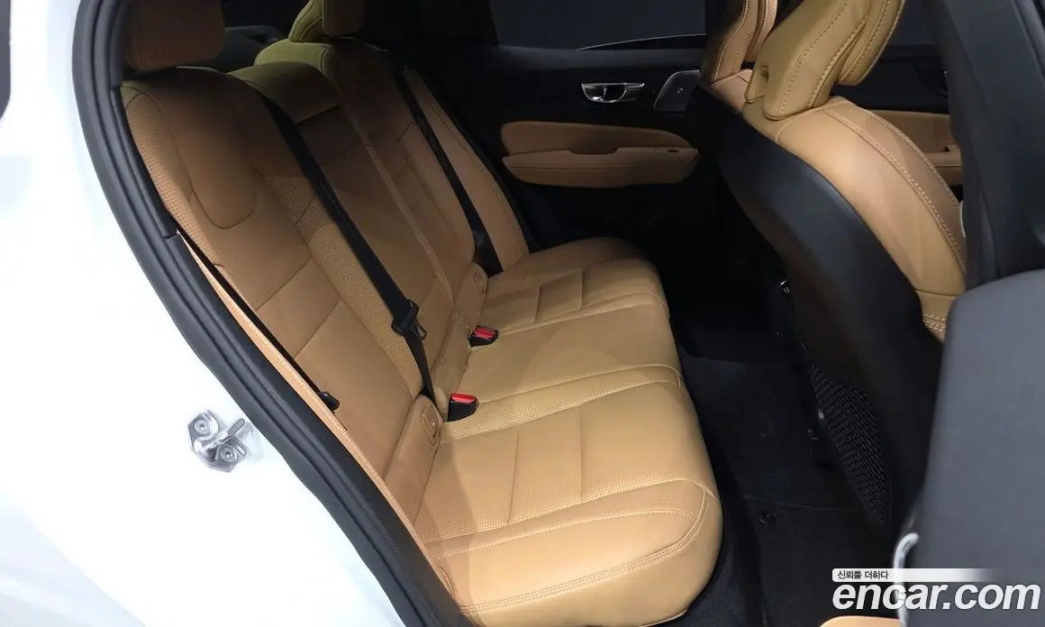 Volvo S60 2020 2.0 автомат (гидро), фото 18 Volvo S60 2020 2.0 автомат (гидро), фото 18