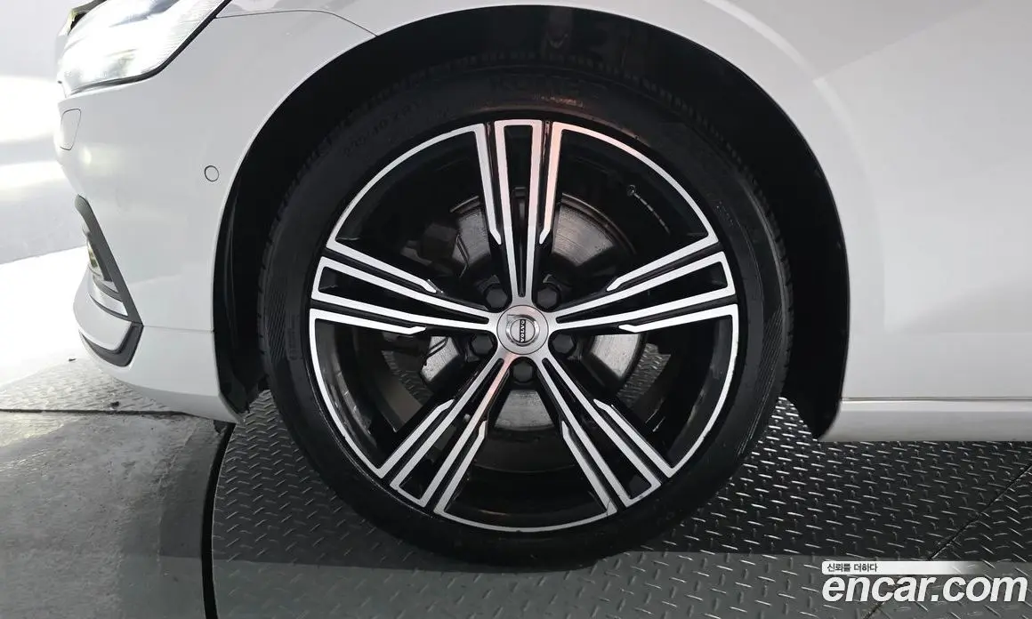 Volvo S60 2020 2.0 автомат (гидро), фото 5 Volvo S60 2020 2.0 автомат (гидро), фото 5