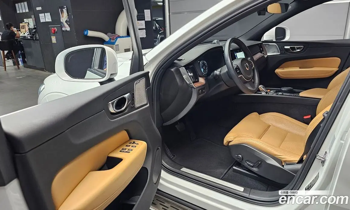 Volvo XC60 2021 2.0 автомат (гидро), фото 13