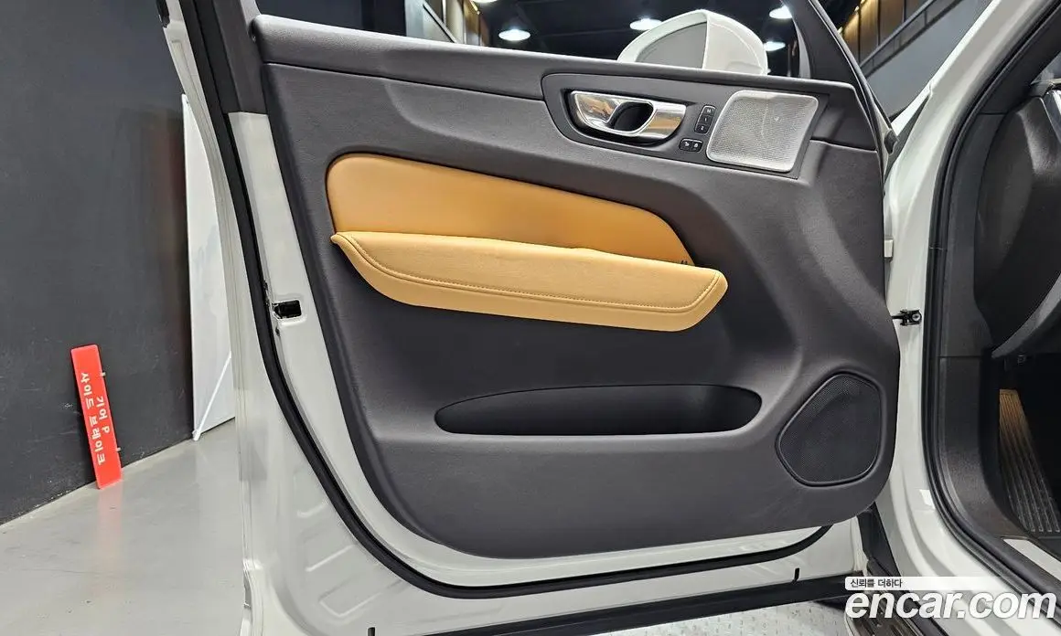 Volvo XC60 2021 2.0 автомат (гидро), фото 14