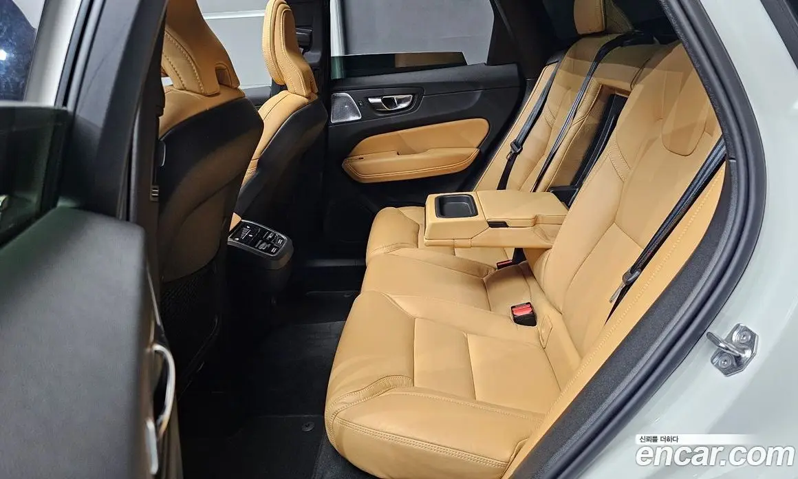Volvo XC60 2021 2.0 автомат (гидро), фото 18
