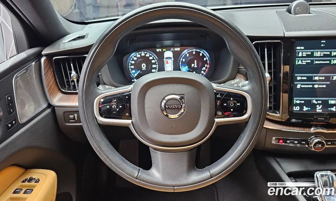 Volvo XC60 2021 2.0 автомат (гидро), фото 19