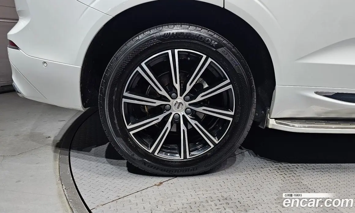 Volvo XC60 2021 2.0 автомат (гидро), фото 5